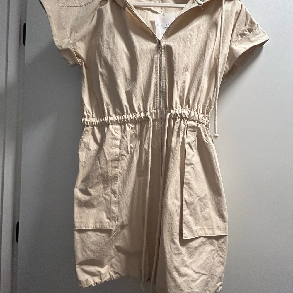Beige Short-Sleeve Zip-Up dress with hood